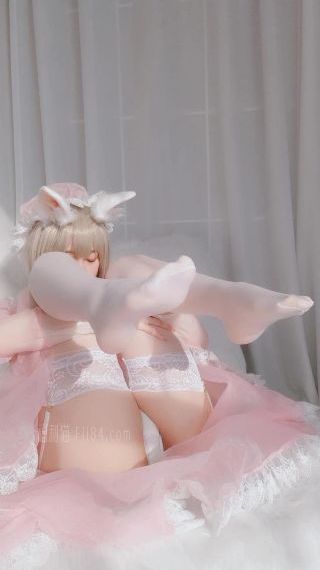 他掀开裙子舌头伸进去动漫软件_BD韩语手机在线看