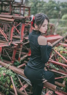 女大学生的沙龙室1_超清电影在线观看
